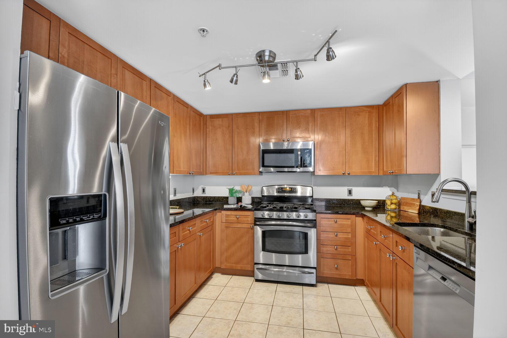 930 Wayne Avenue, Unit 405 Silver Spring, MD 20910 - Photo 12 of 68 Kitchen