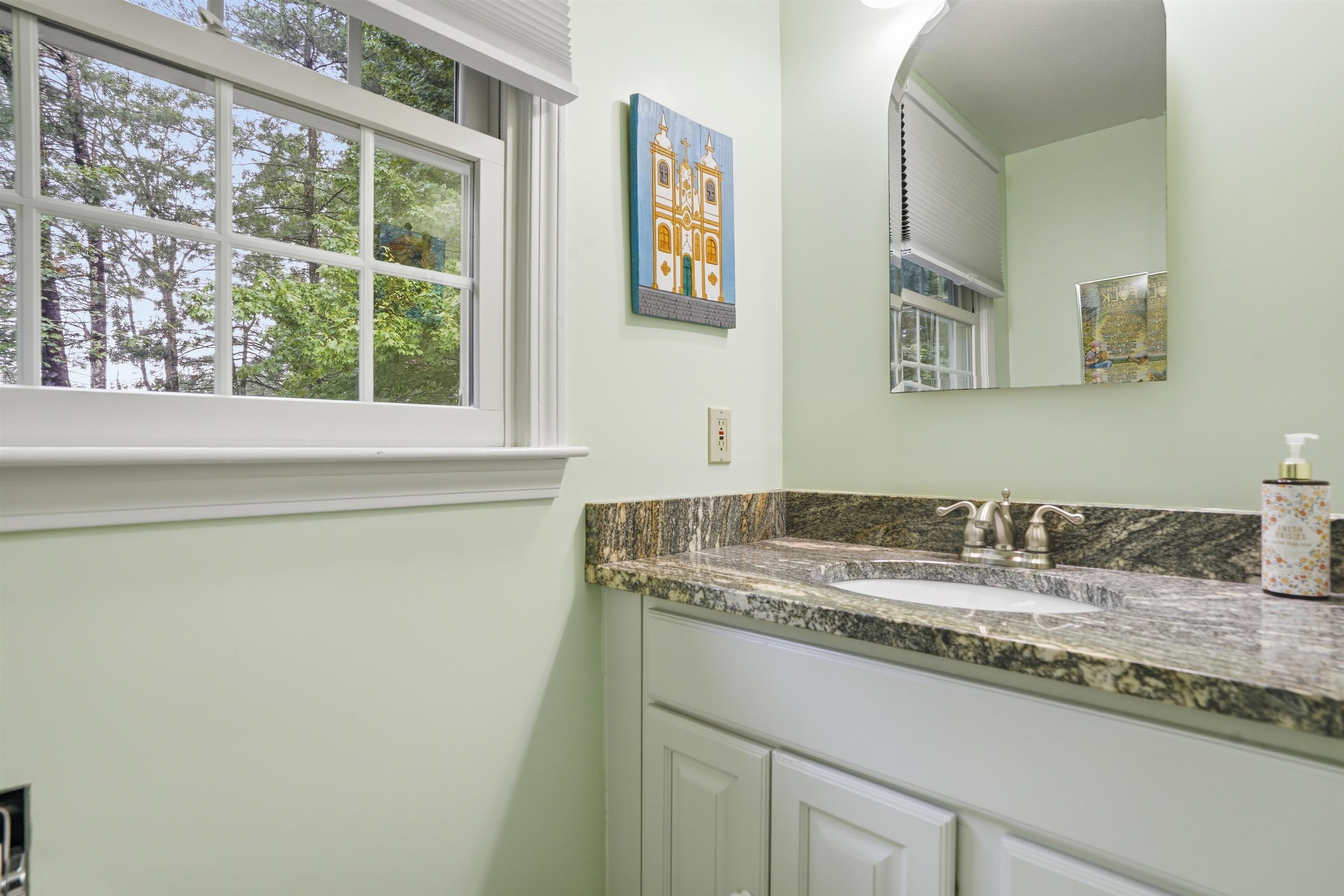 9 Whitman Road Nashua, NH 03062 - Photo 24 of 39