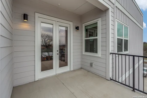 $3,675 | 330 East Carson Street, Unit 2302, San Antonio, TX 78208