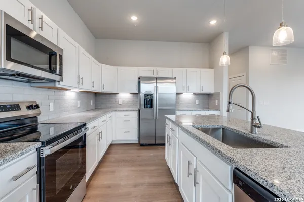 $3,675 | 330 East Carson Street, Unit 2302, San Antonio, TX 78208