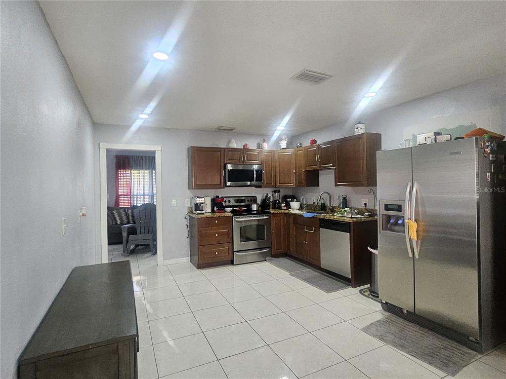 802 Windsor Circle Brandon, FL 33510 - Photo 11 of 17 a large kitchen with a large counter top stainless steel appliances and cabinets