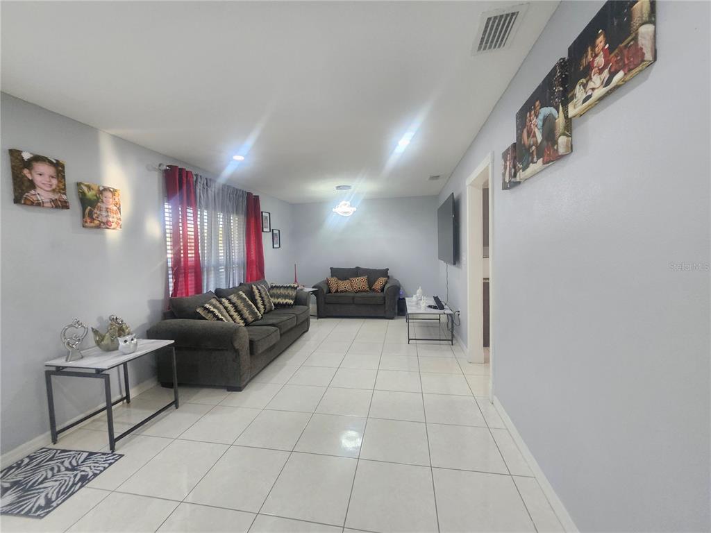 802 Windsor Circle Brandon, FL 33510 - Photo 7 of 17 a living room with furniture