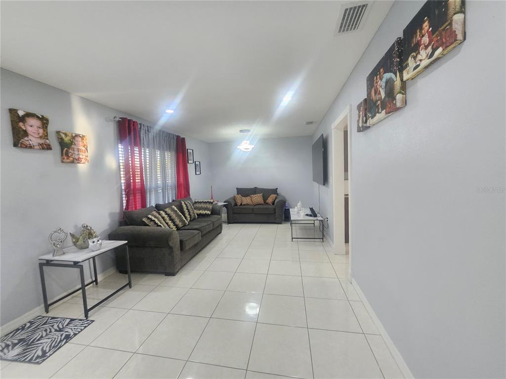 802 Windsor Circle Brandon, FL 33510 - Photo 8 of 17 a living room with furniture