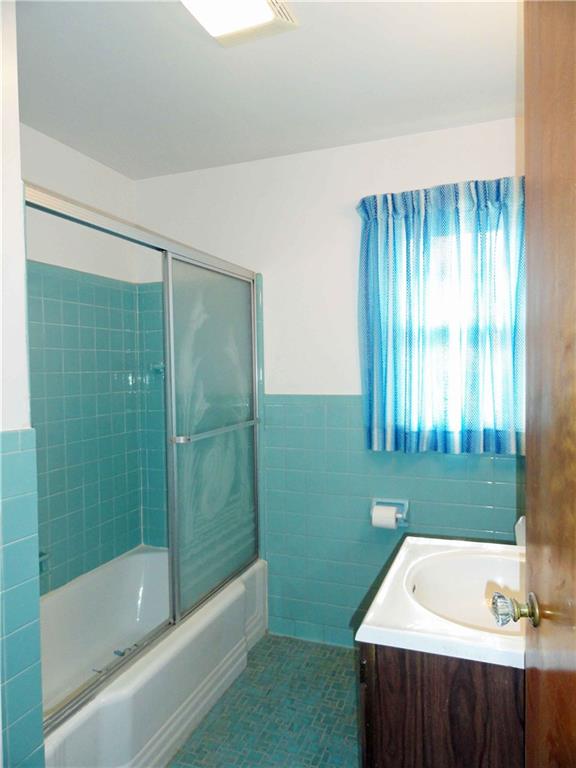 3021 Exeter Road Greensburg, PA 15601 - Photo 11 of 24 Spacious main bath