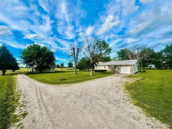 $215,000 | 1149 Highway 54, Vandalia, MO 63382