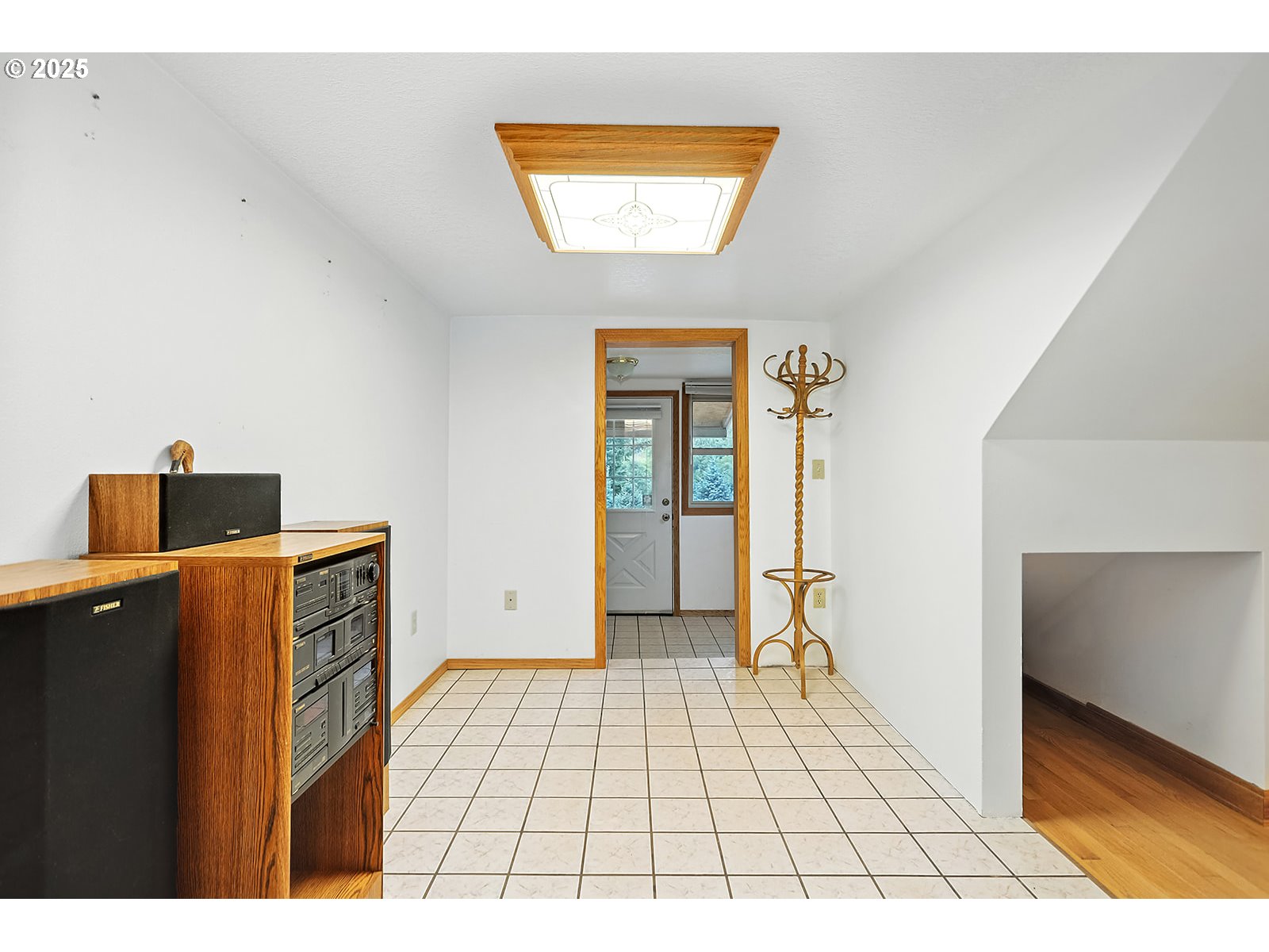 850 Highway 142 Lyle, WA 98635 - Photo 18 of 39 a view of an entryway with wooden floor