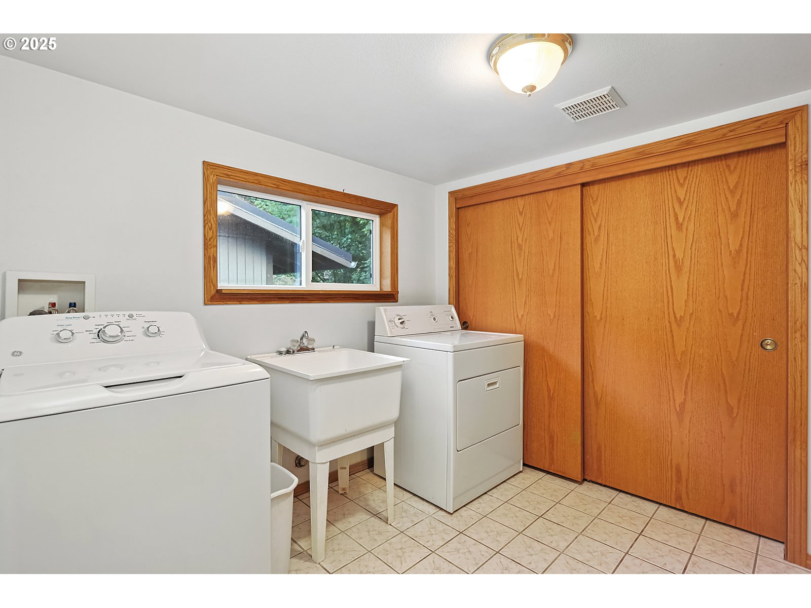 850 Highway 142 Lyle, WA 98635 - Photo 19 of 39 a utility room with dryer and washer