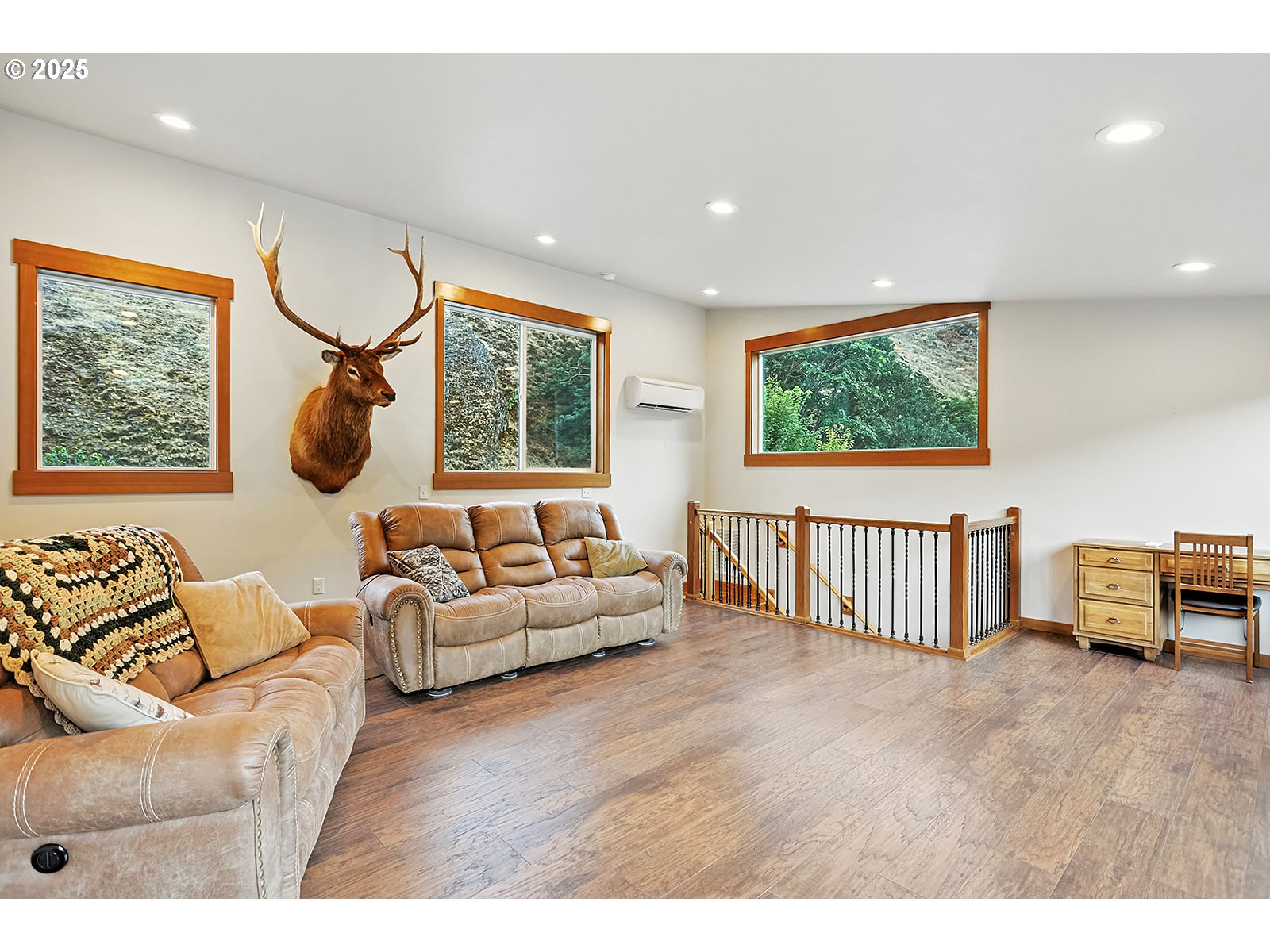 850 Highway 142 Lyle, WA 98635 - Photo 20 of 39 a living room with furniture and a window
