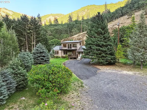 a view of a house with a big yard