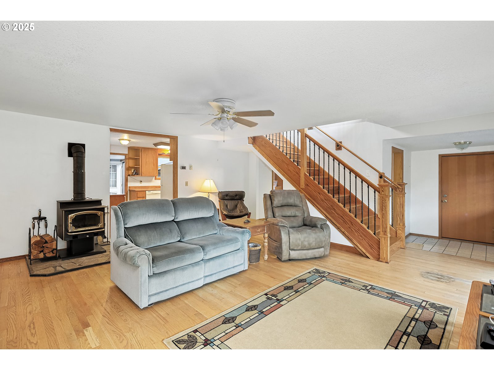 850 Highway 142 Lyle, WA 98635 - Photo 6 of 39 a living room with furniture and a dining table