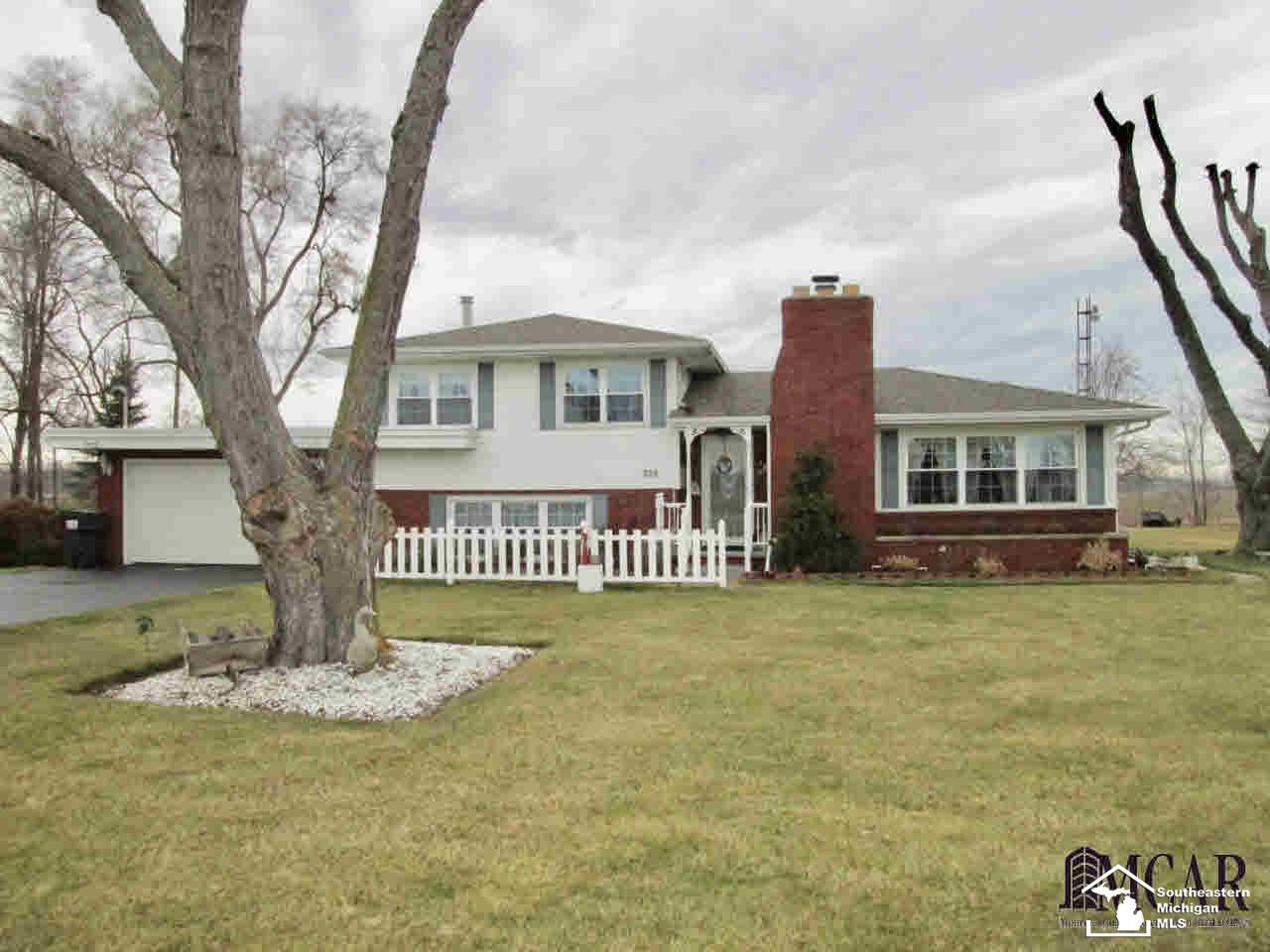 828 East Substation Road Temperance, MI 48182 - Photo 1 of 26