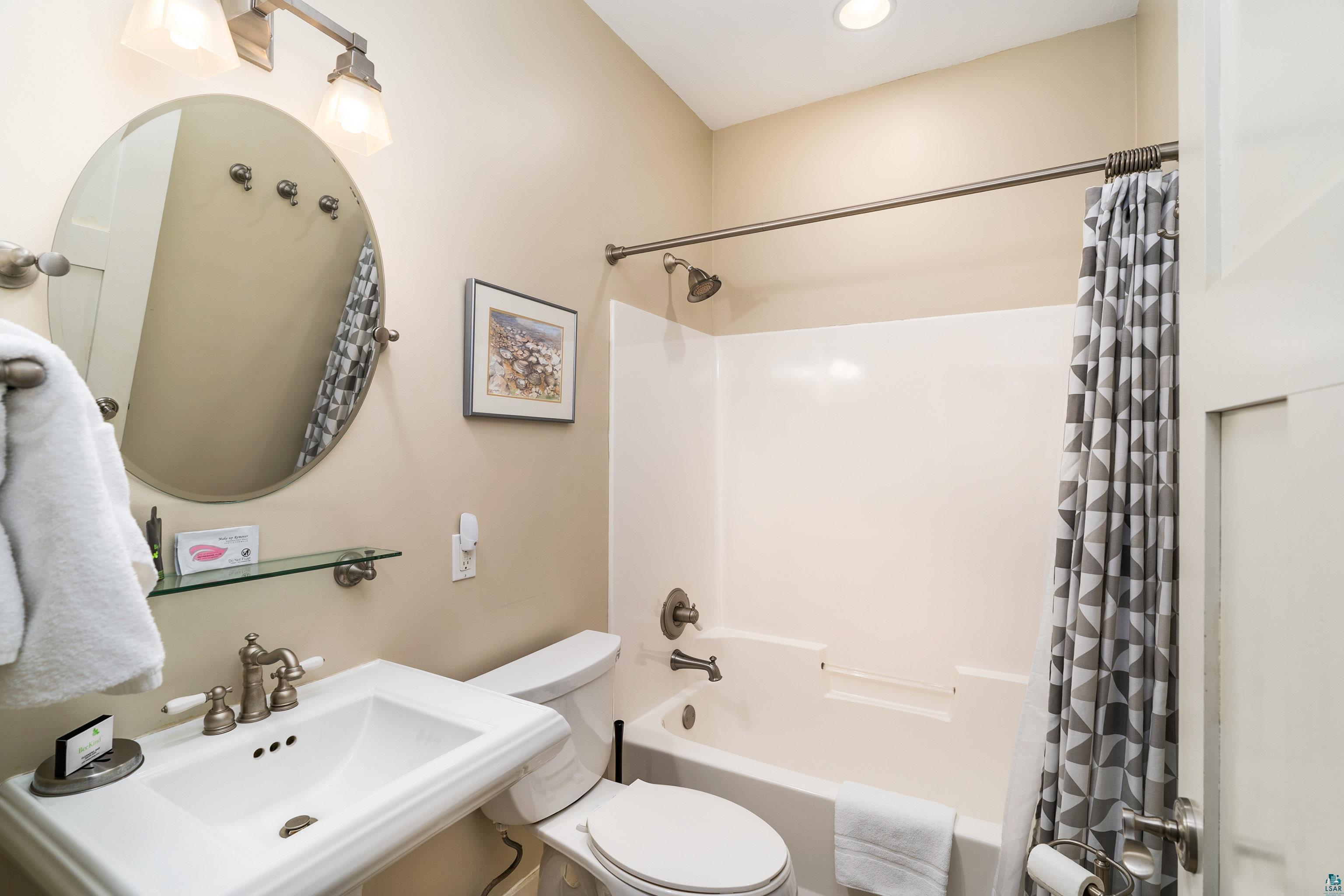 563 Larsmont Way, Unit 405 Two Harbors, MN 55616 - Photo 32 of 50