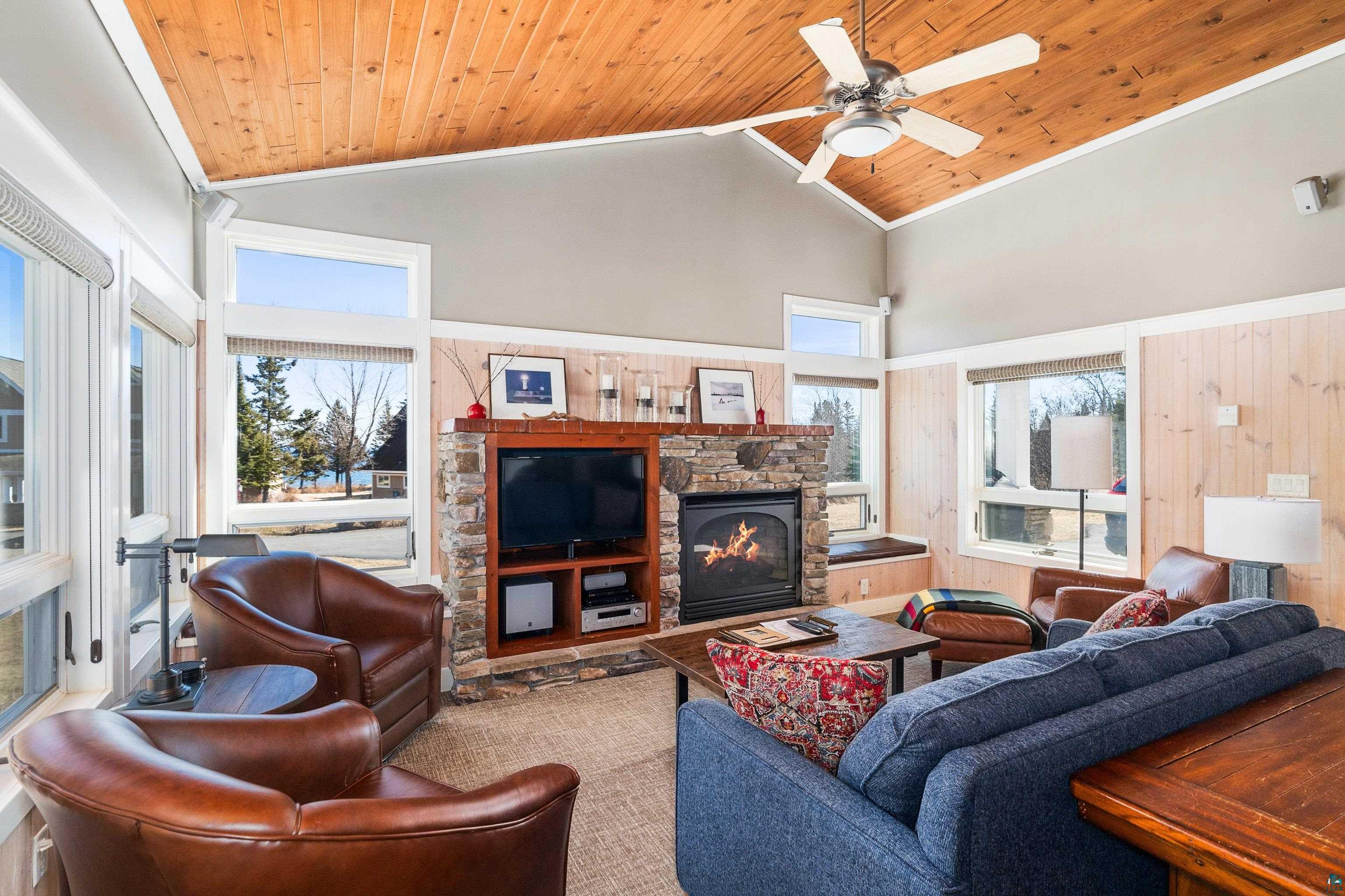 563 Larsmont Way, Unit 405 Two Harbors, MN 55616 - Photo 7 of 50