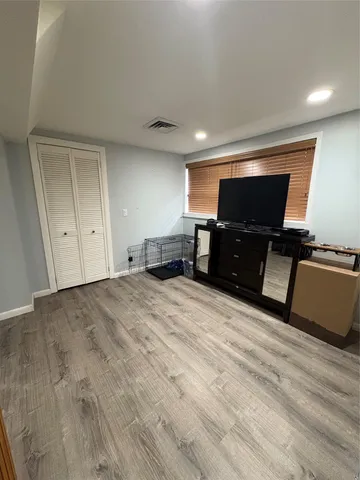 a view of a livingroom with furniture