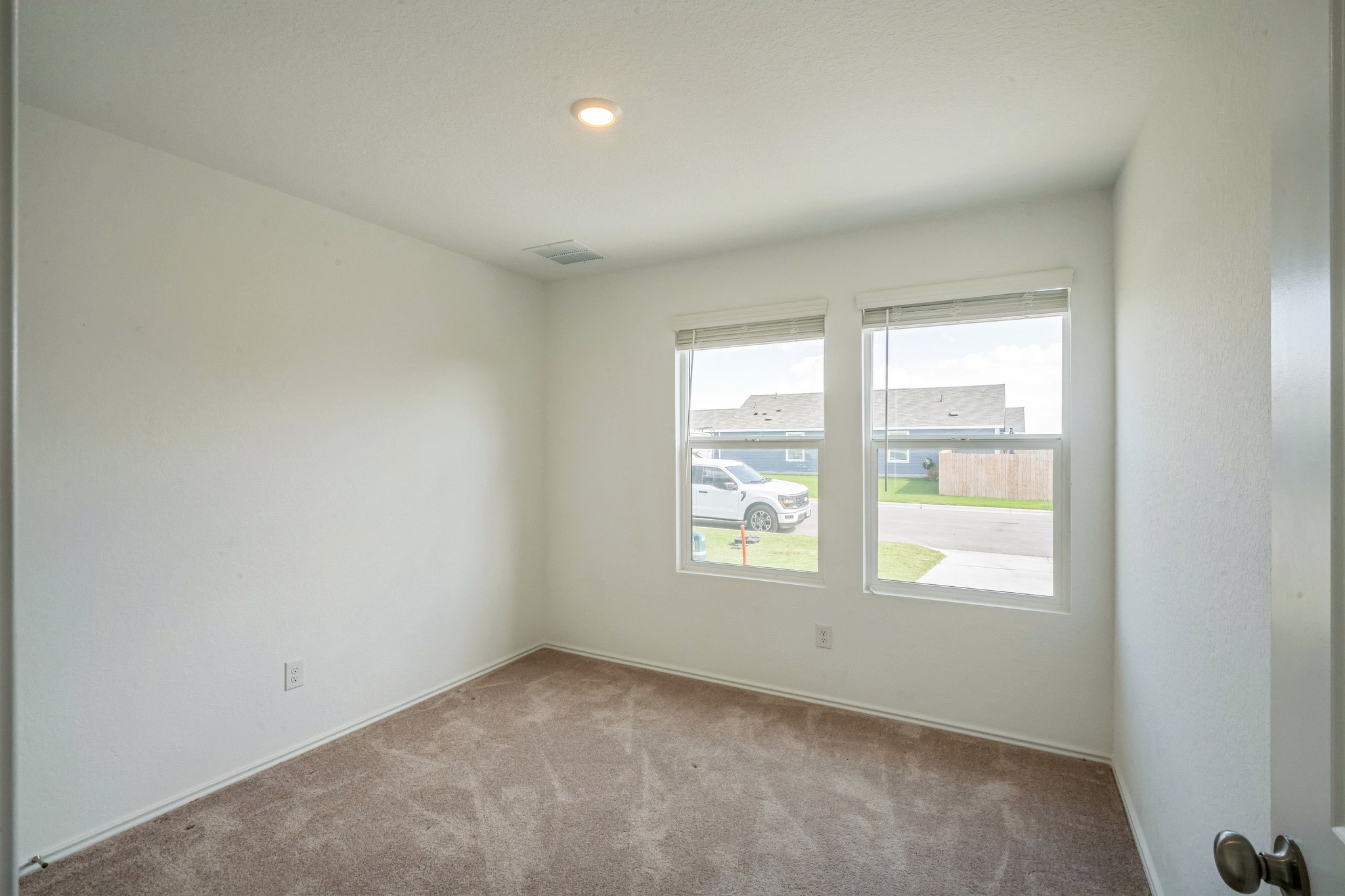 505 Sergeant Murphy Road Jarrell, TX 76537 - Photo 5 of 16 an empty room with window