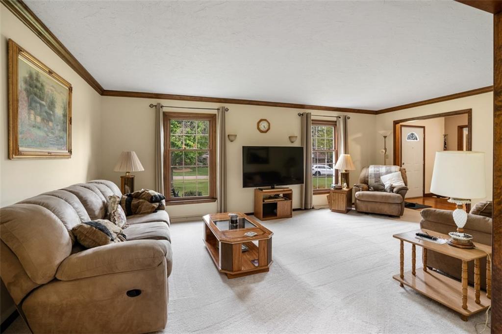 744 Tanglewood Road Hermitage, PA 16148 - Photo 2 of 20 Gallery Image 2