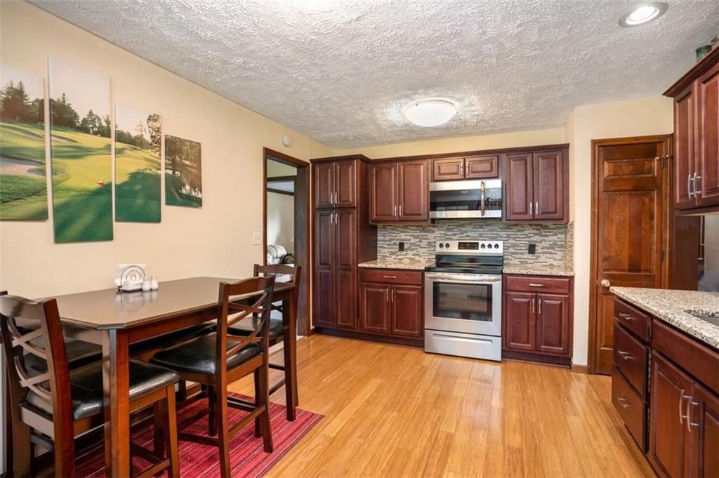 744 Tanglewood Road Hermitage, PA 16148 - Photo 5 of 20 Gallery Image 5
