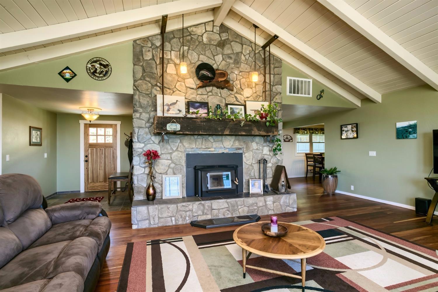 3558 Dodson Road Medford, OR 97504 - Photo 8 of 35 Living room