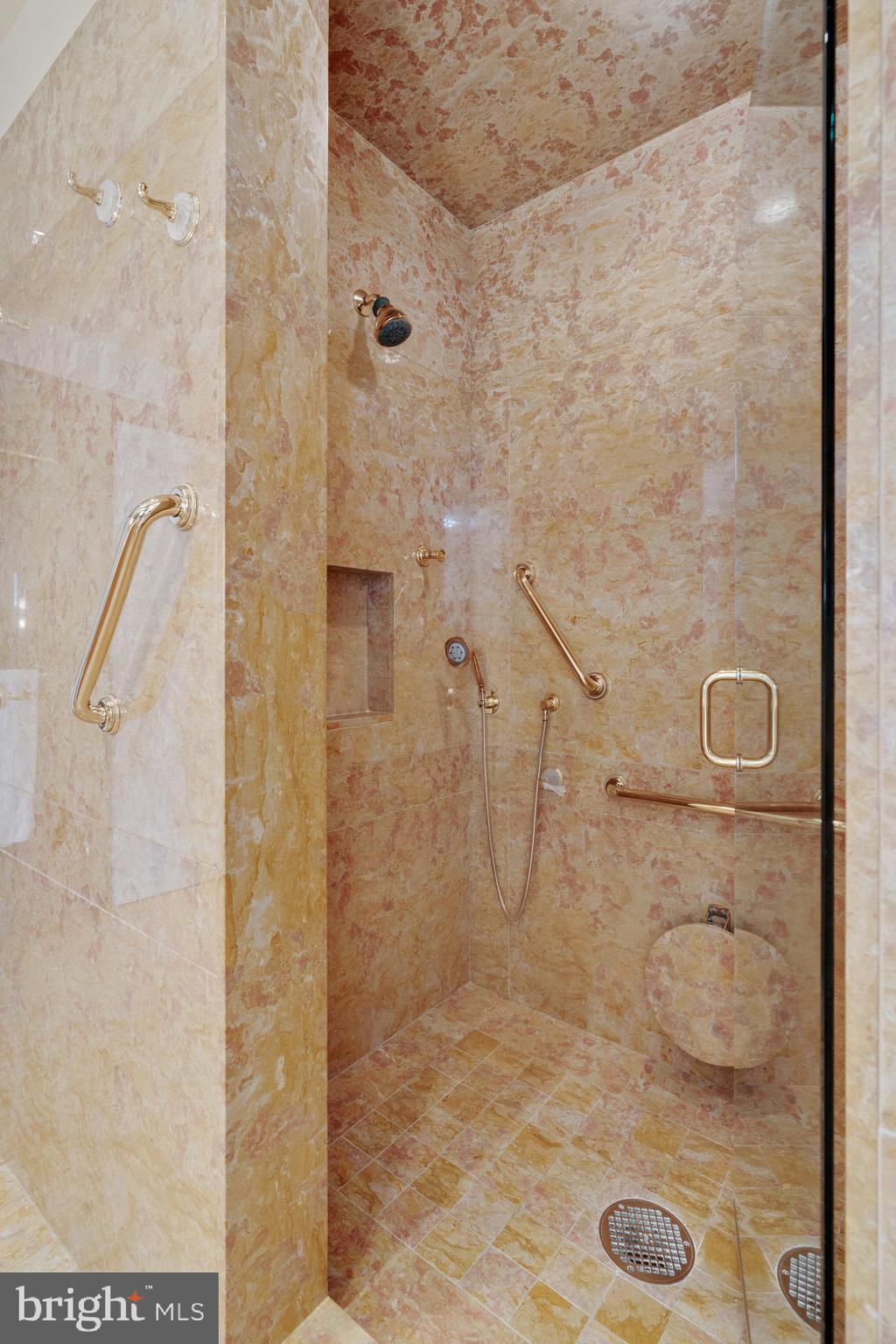 250 South 18th Street, Unit 601 Philadelphia, PA 19103 - Photo 15 of 52 Primary Bath