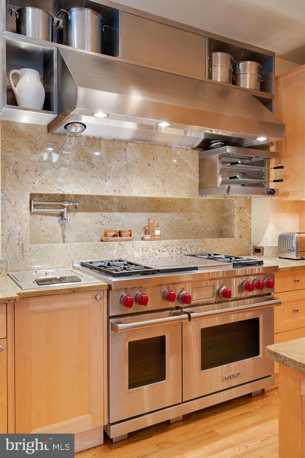 250 South 18th Street, Unit 601 Philadelphia, PA 19103 - Photo 24 of 52 Wolf Range
