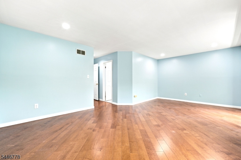 350 Greenfield Road Bridgewater, NJ 08807 - Photo 39 of 48 Gallery Image 39