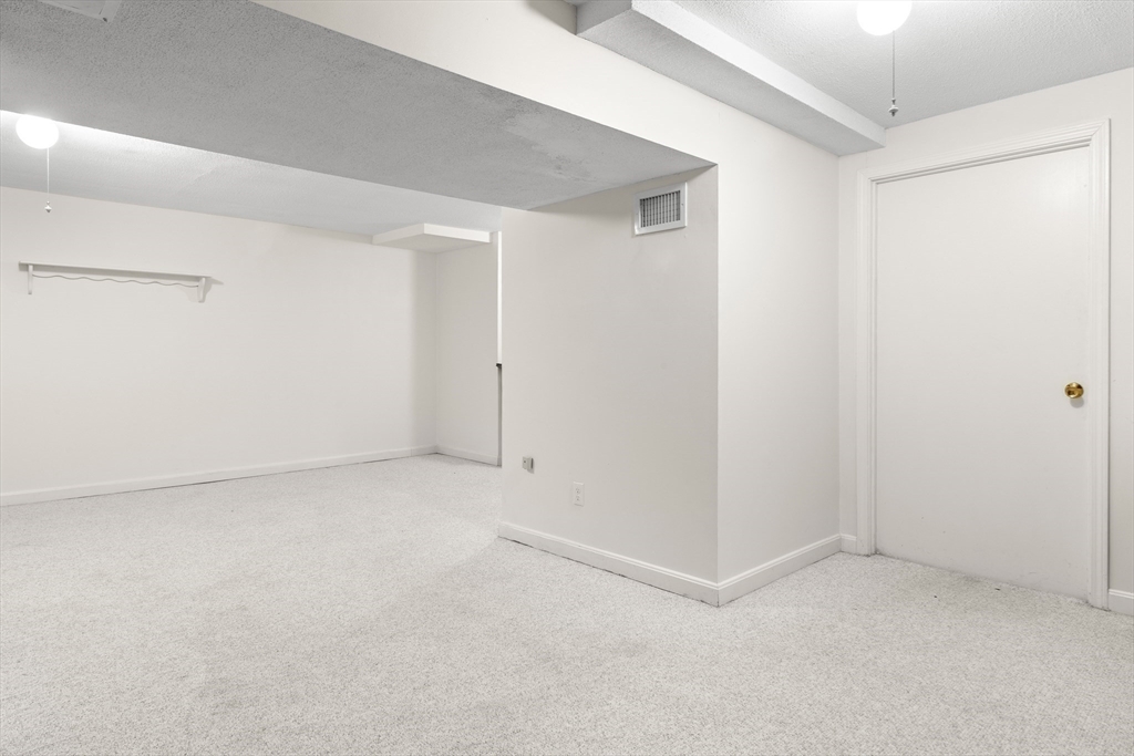 7 Carriage Way Danvers, MA 01923 - Photo 22 of 31