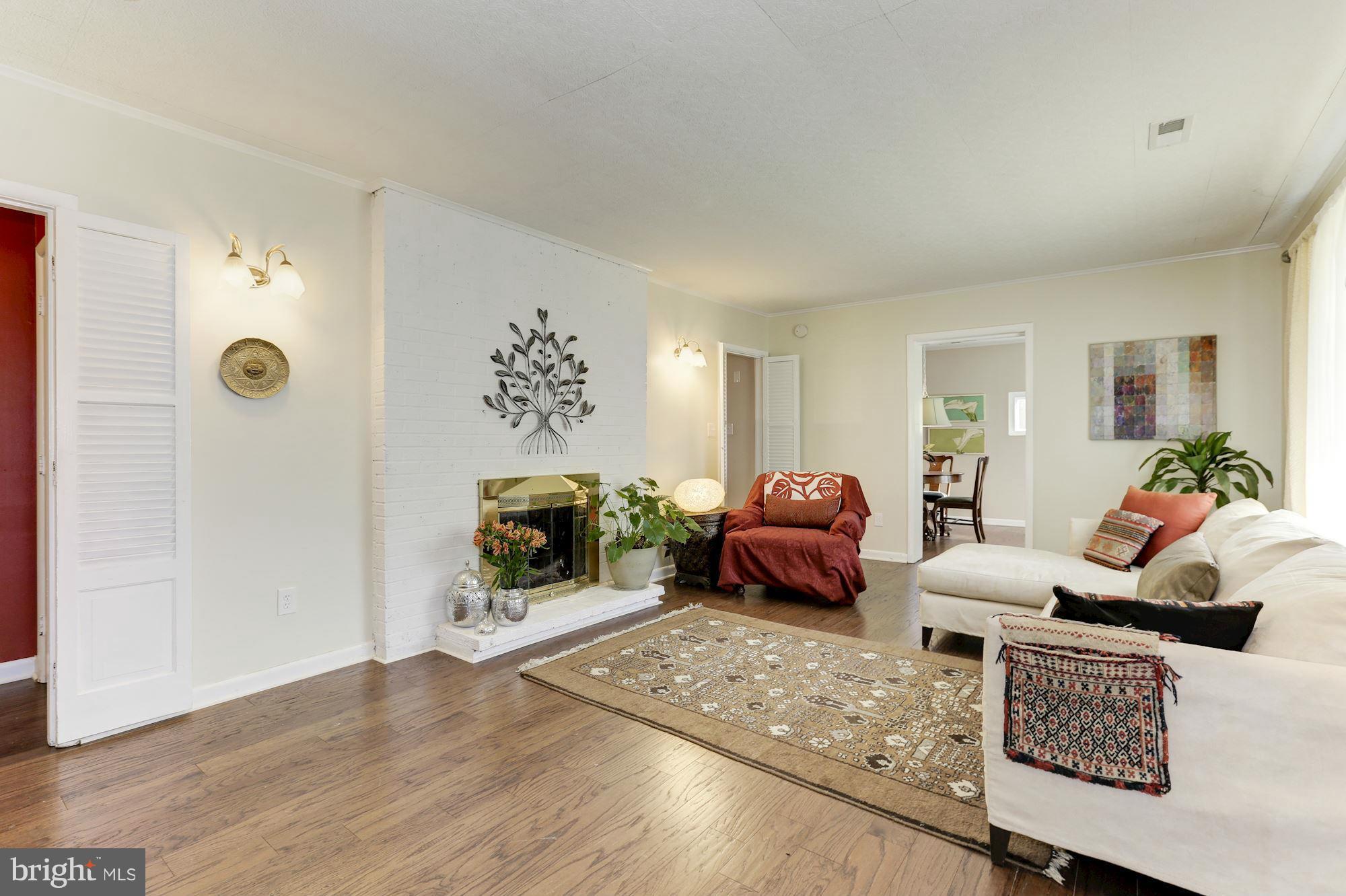1306 Jefferson Road Fort Washington, MD 20744 - Photo 4 of 21 Living Room