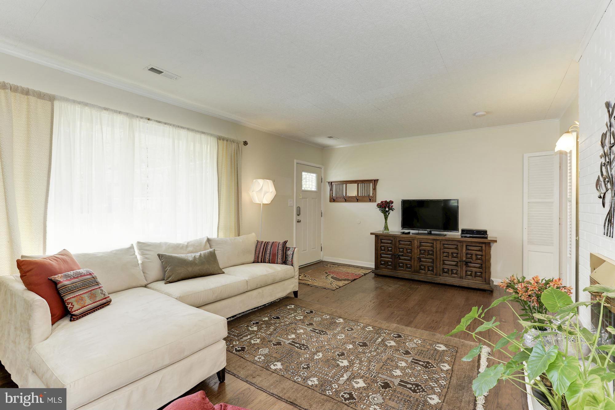 1306 Jefferson Road Fort Washington, MD 20744 - Photo 5 of 21 Living Room