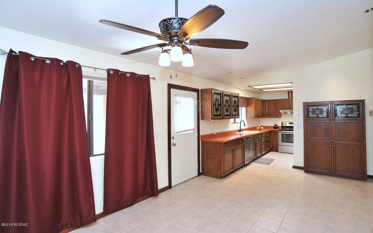 4701 North Bear Canyon Road Tucson, AZ 85749 - Photo 14 of 38