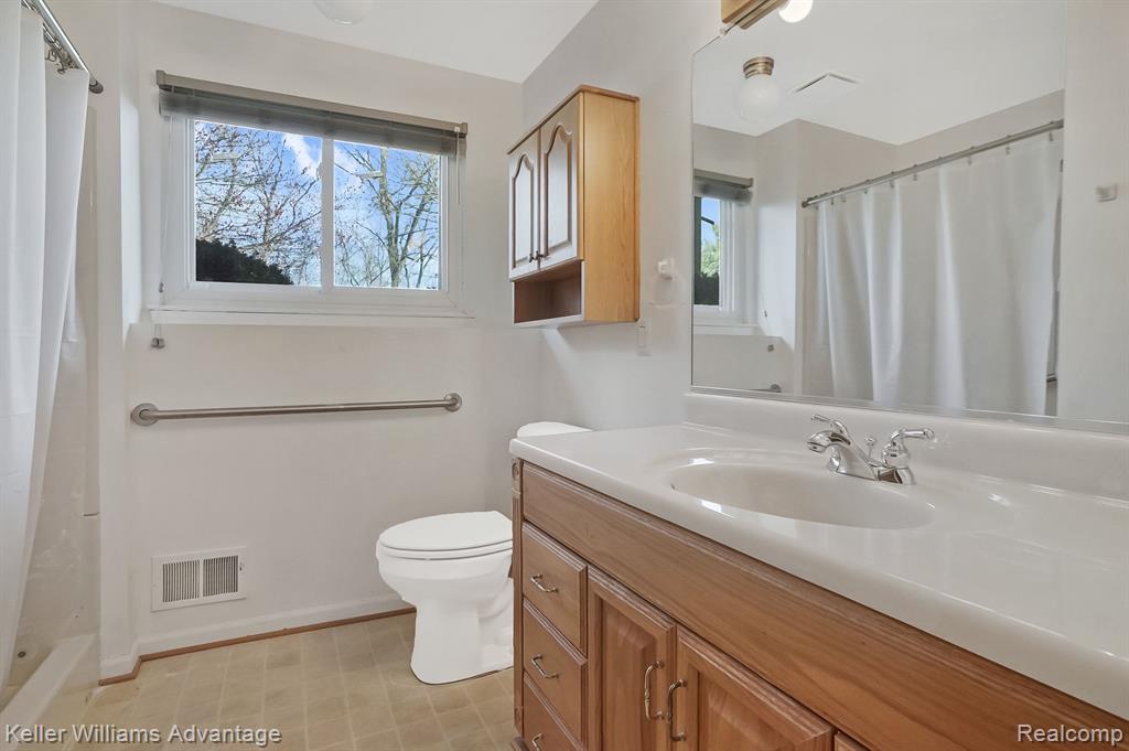 3657 Loon Lake Road Wixom, MI 48393 - Photo 9 of 19 Gallery Image 9