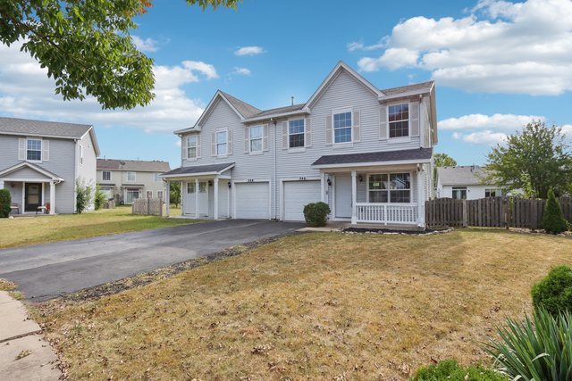 346 Richfield Trail Romeoville, IL 60446 - Photo 2 of 32 a view of a yard in front of house