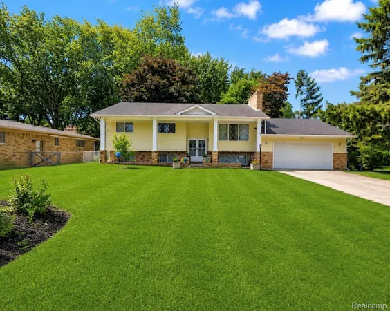 $2,900 | 38185 Willowmere Street, Harrison Township, MI 48045