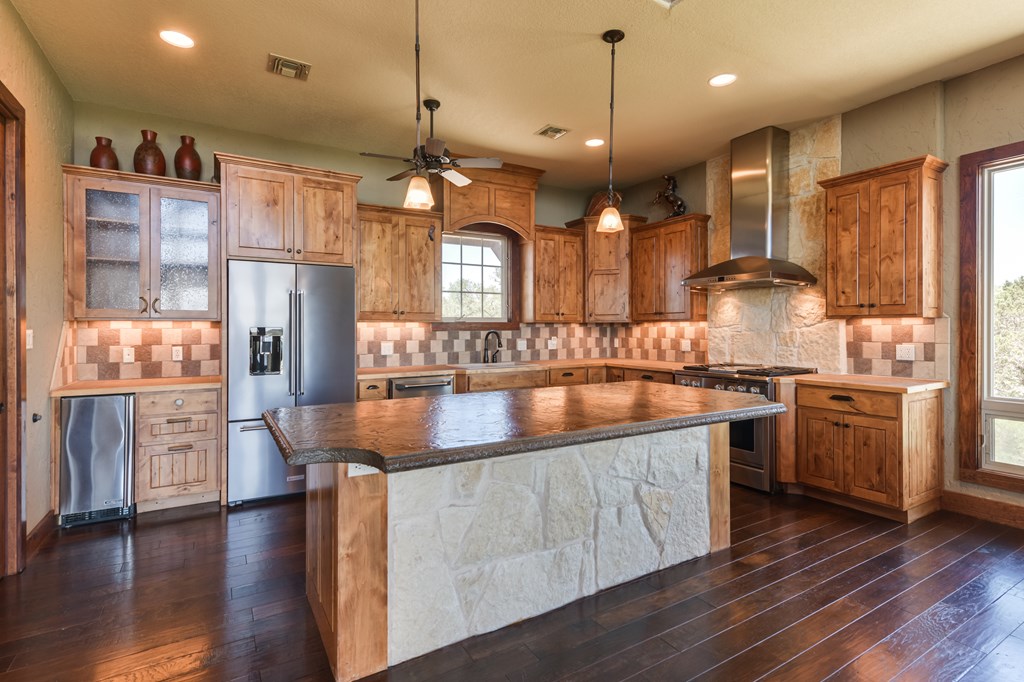422 Johnson Road Center Point, TX 78010 - Photo 6 of 42 Main Home Kitchen