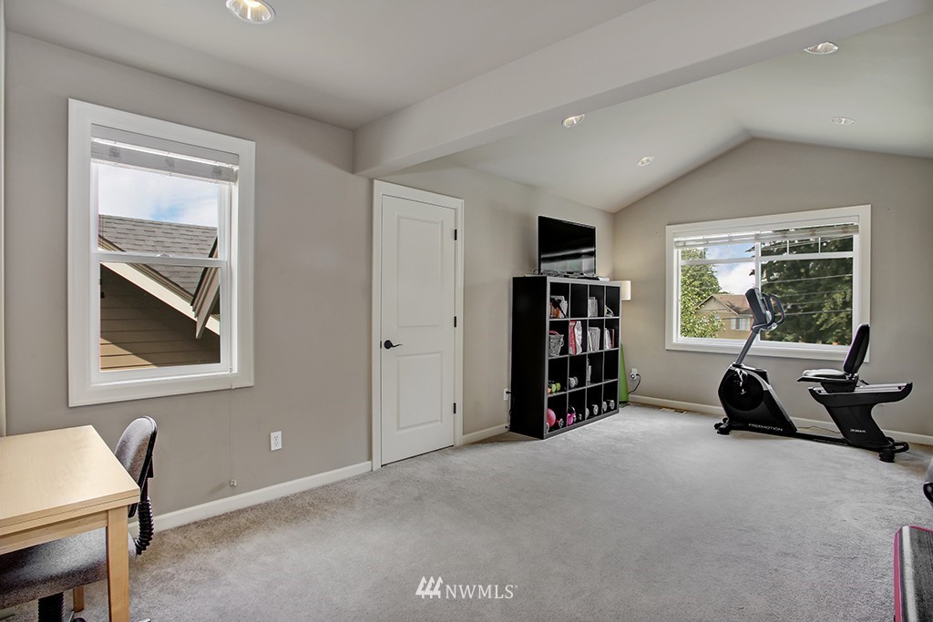16307 Simonds Road Northeast Kenmore, WA 98028 - Photo 17 of 25