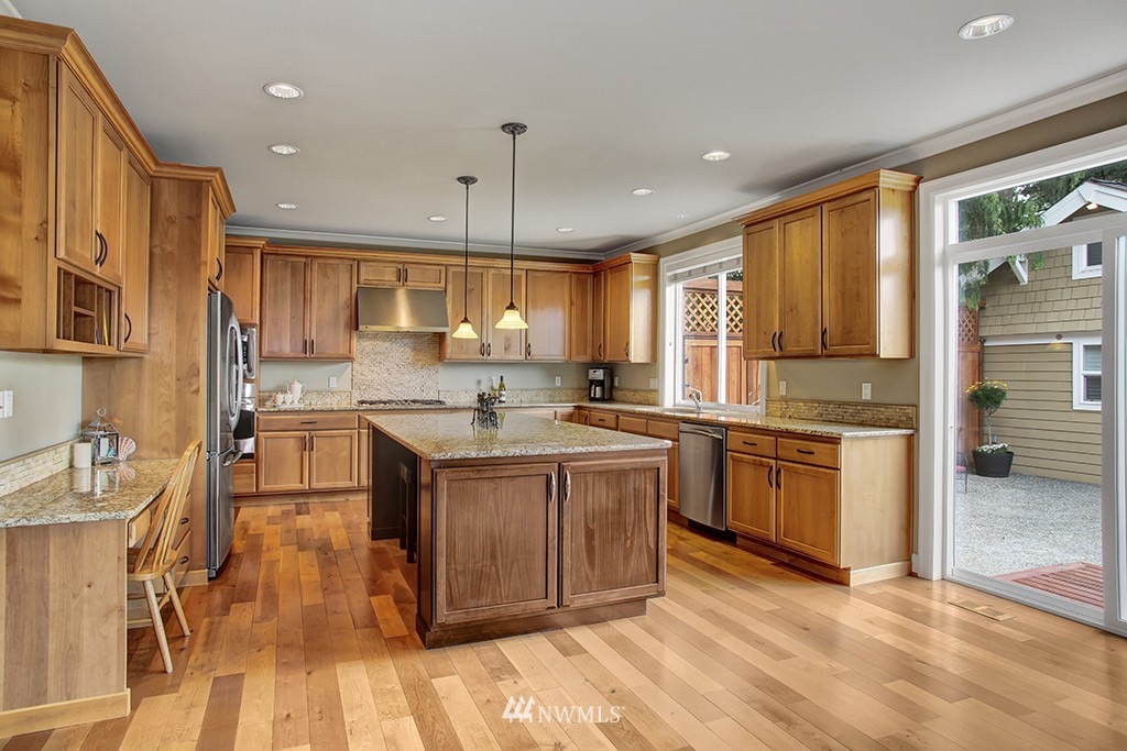 16307 Simonds Road Northeast Kenmore, WA 98028 - Photo 5 of 25