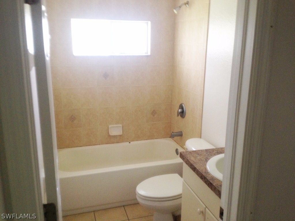 4533 26th Street Southwest Lehigh Acres, FL 33973 - Photo 7 of 10 a bathroom with a toilet and a bathtub