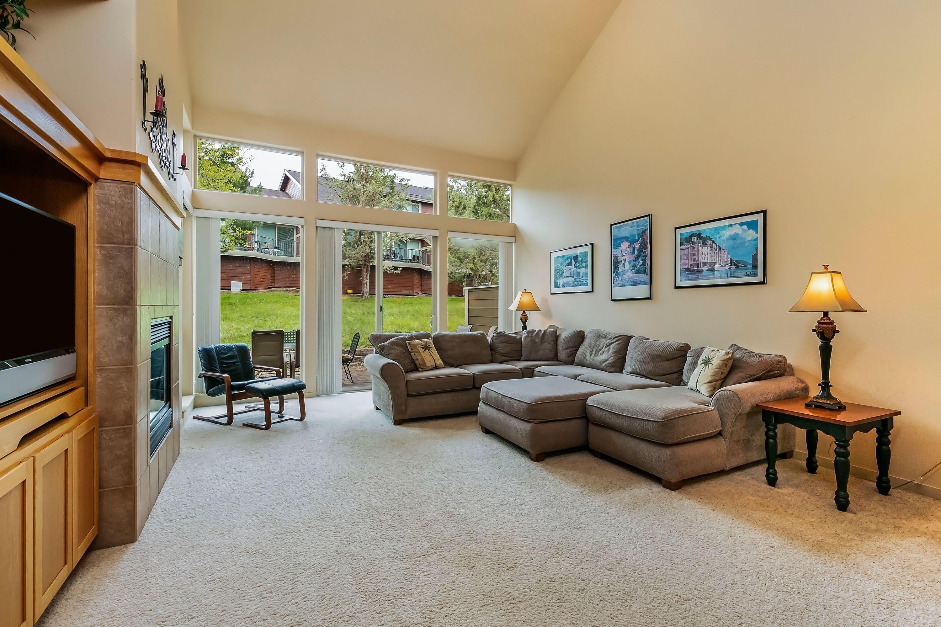 1417 Highland View Loop Redmond, OR 97756 - Photo 3 of 18 03