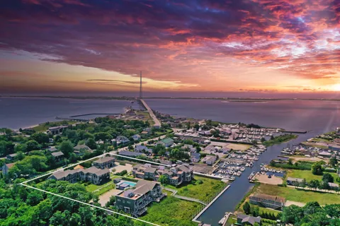 $649,000 | 68 Foster Avenue, Unit 4, Hampton Bays, NY 11946