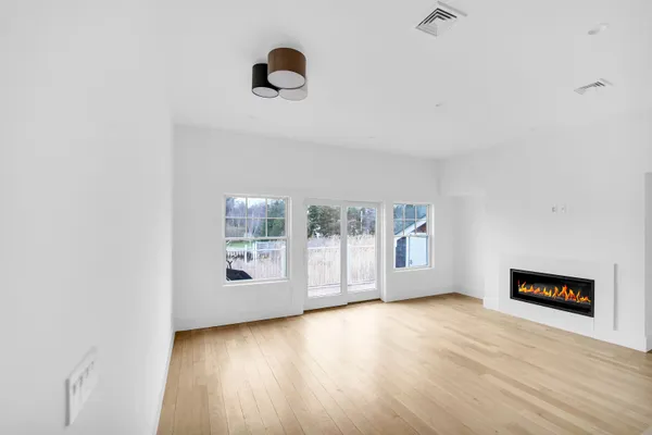 $649,000 | 68 Foster Avenue, Unit 4, Hampton Bays, NY 11946