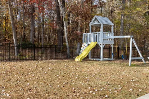 a view of a dinning table and chairs in the patio