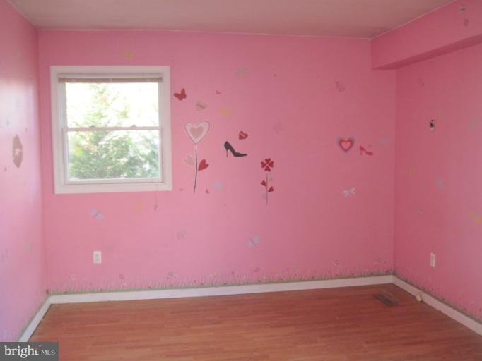 1806 Glenarm Road Edgewater, MD 21037 - Photo 6 of 17 Bedroom