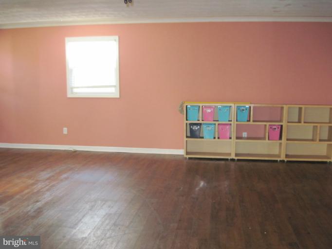 1806 Glenarm Road Edgewater, MD 21037 - Photo 8 of 17 Family Room