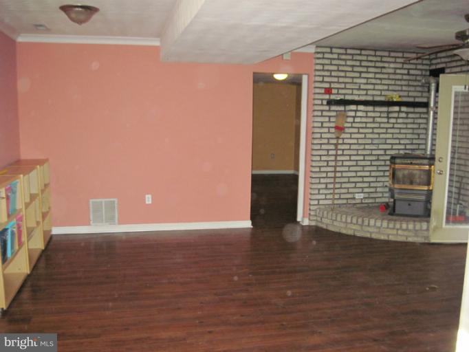 1806 Glenarm Road Edgewater, MD 21037 - Photo 10 of 17 Family Room