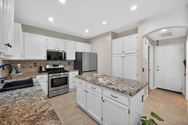 $679,900 | 43165 Sereno Drive, Temecula, CA 92592