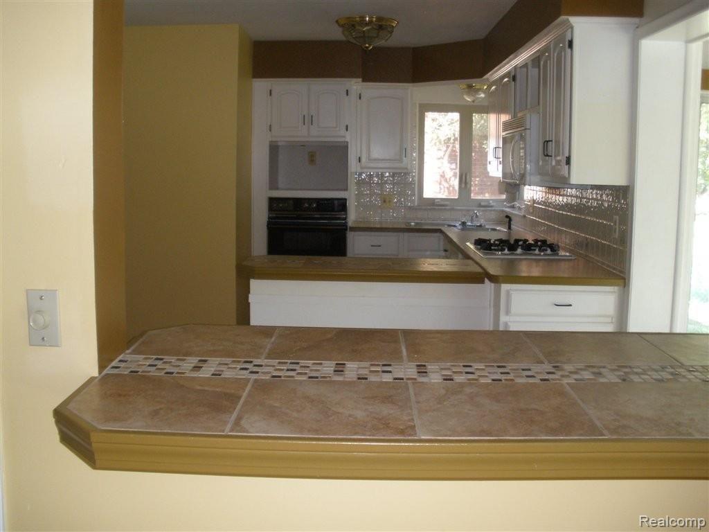 960 North Renaud Road Grosse Pointe, MI 48236 - Photo 5 of 10 P9110045.JPG