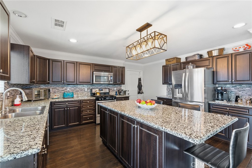 26537 Azalea Street Moreno Valley, CA 92555 - Photo 16 of 48