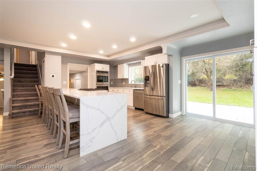 5585 Halsted Road West Bloomfield, MI 48322 - Photo 10 of 37