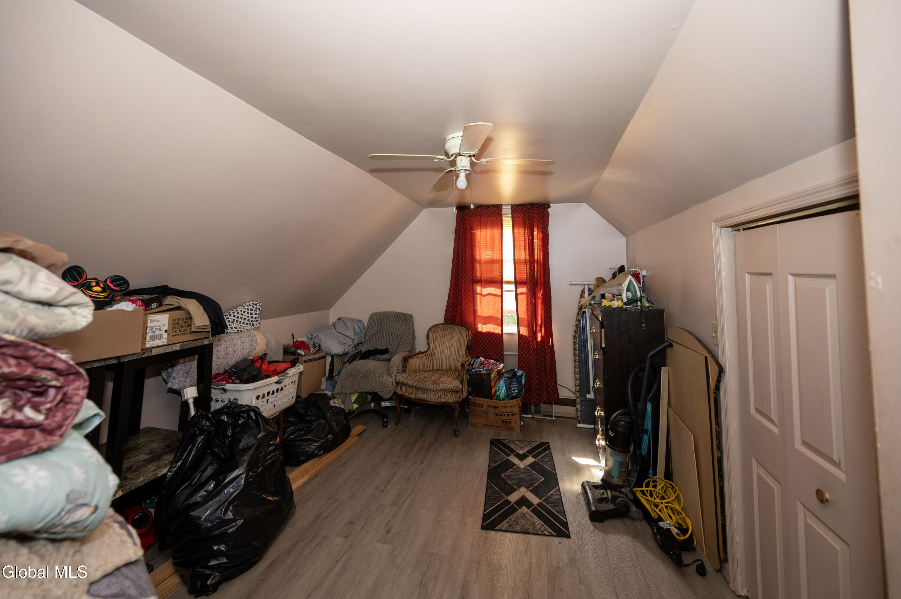 446 Second Avenue Albany, NY 12209 - Photo 16 of 17 3rd floor 1st bedroom