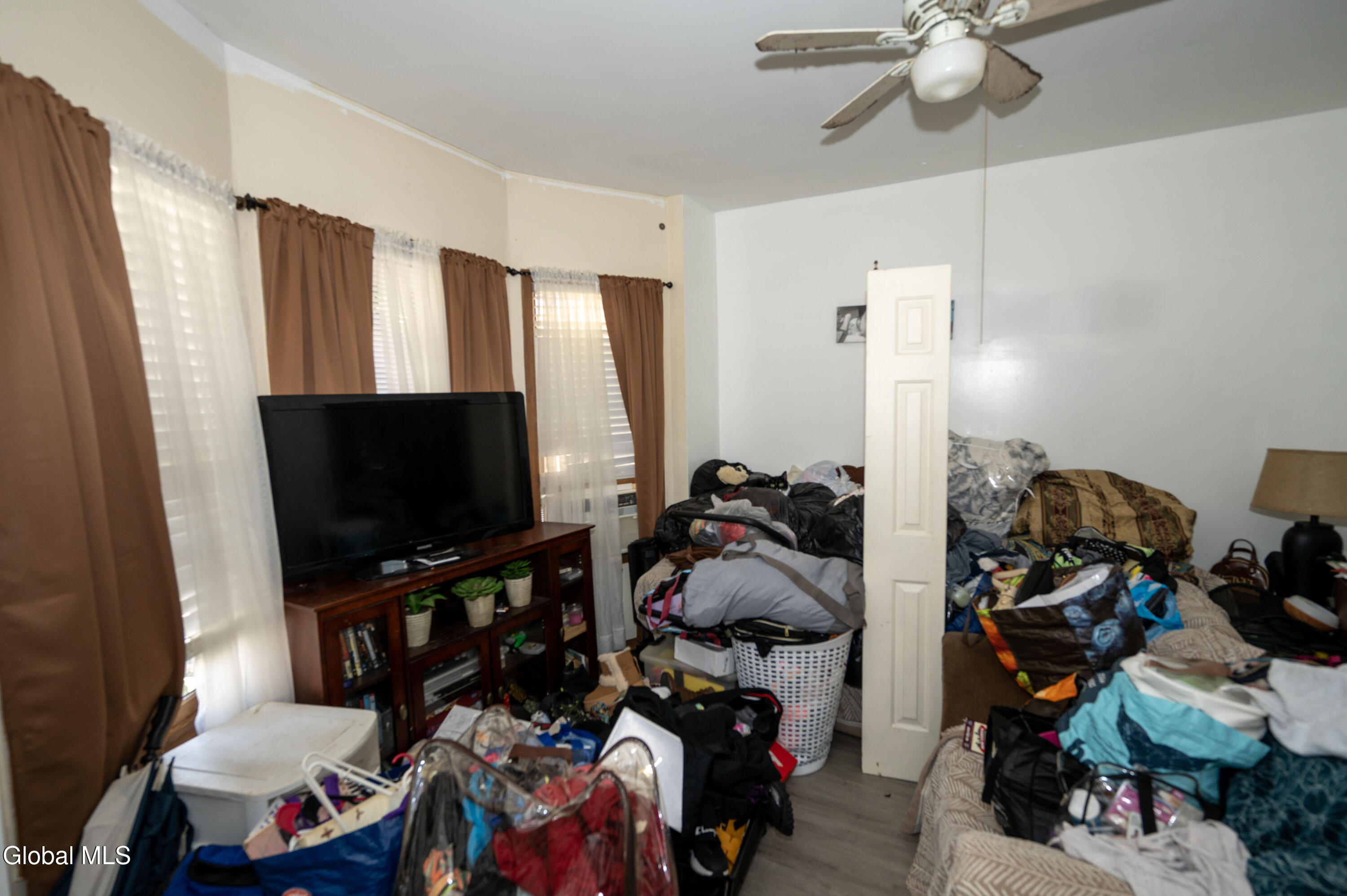 446 Second Avenue Albany, NY 12209 - Photo 3 of 17 1st floor living room
