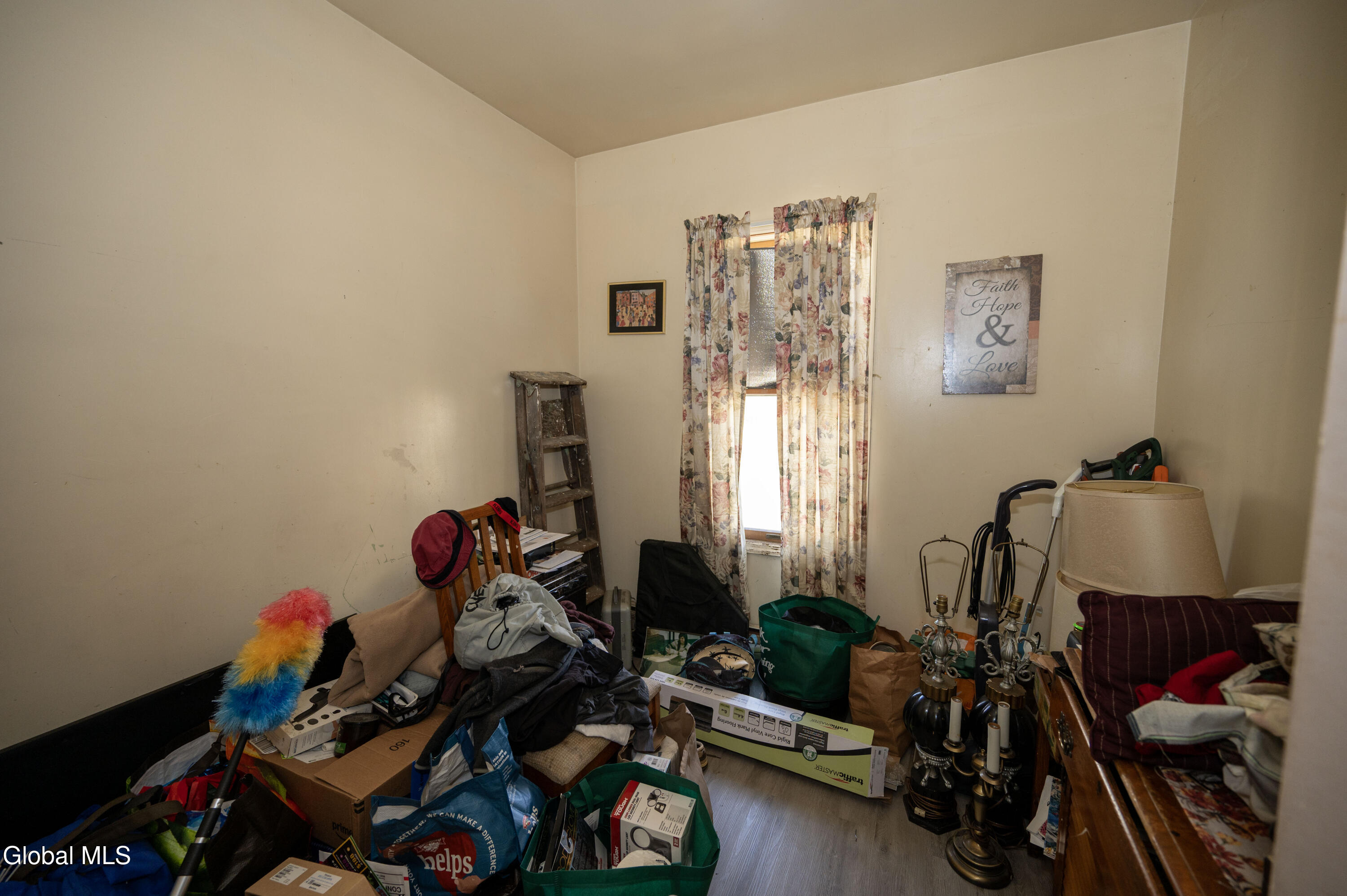 446 Second Avenue Albany, NY 12209 - Photo 8 of 17 2nd floor bedroom